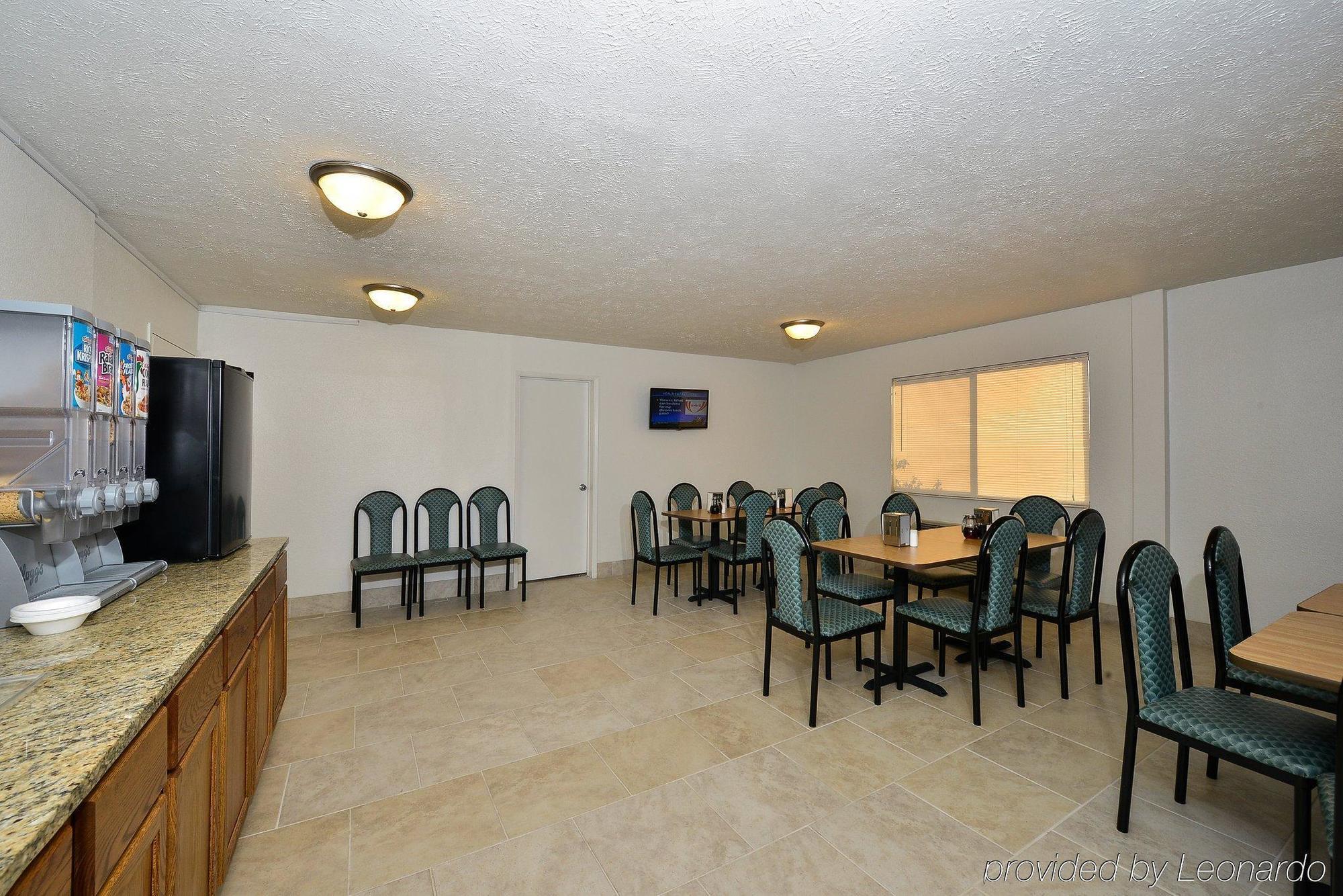 Americas Value - Airport Motel 2*